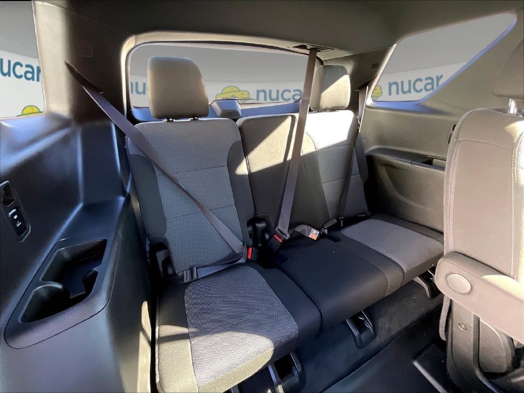 Used 2023 Silver Sage Metallic Chevrolet AWD image 17