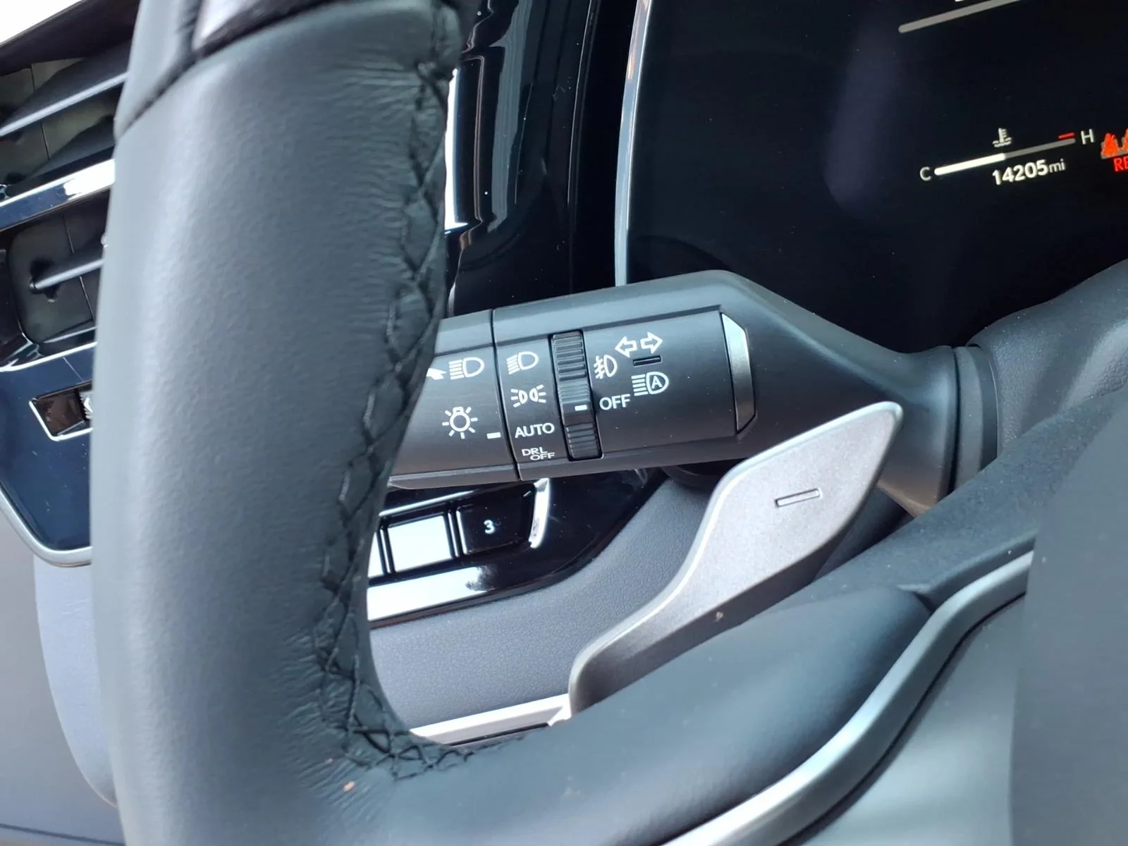 Used 2025 Nori Green Pearl Lexus Premium image 26