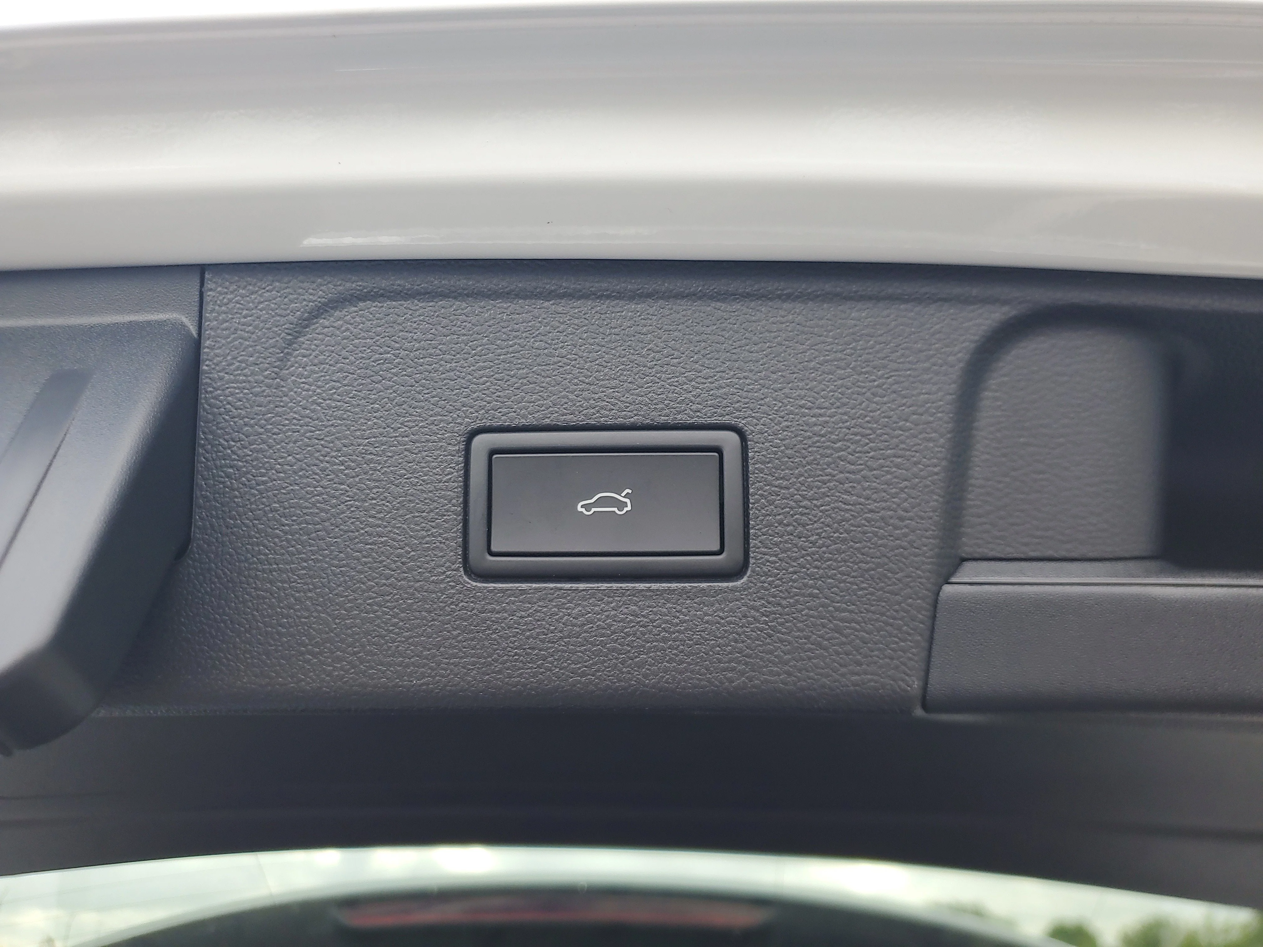 New 2026 White Volkswagen 2.0T SEL image 8