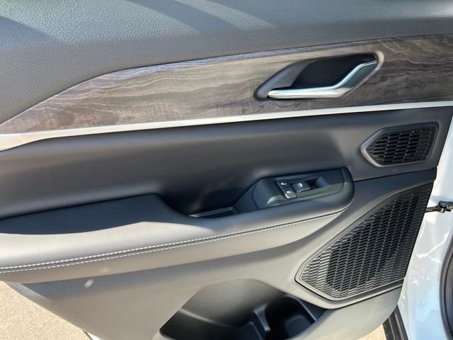 New 2026 Bright White Clear-Coat Exterior Paint Jeep Limited image 14