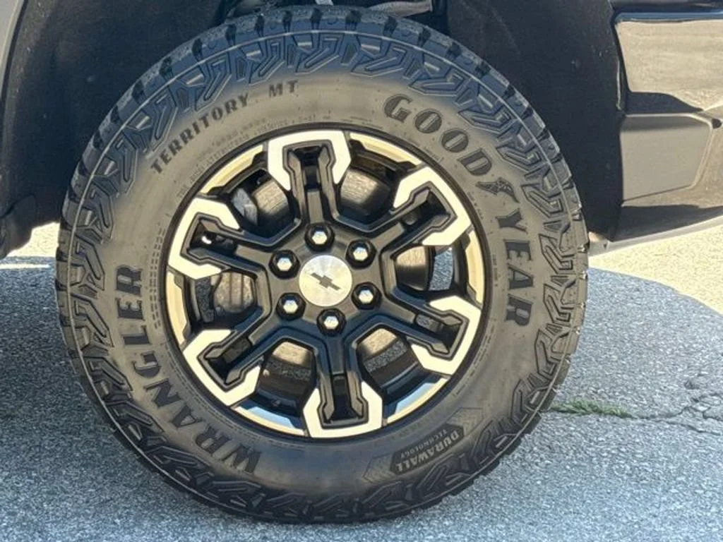 2025 Chevrolet Silverado 1500 ZR2 - Photo 13