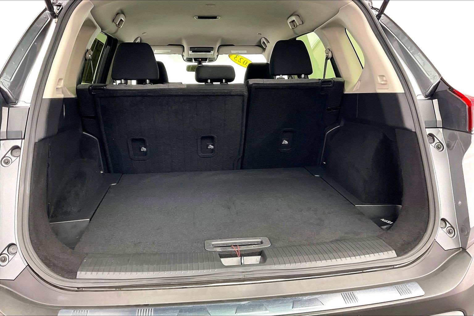 2023 Nissan Rogue SV photo 3