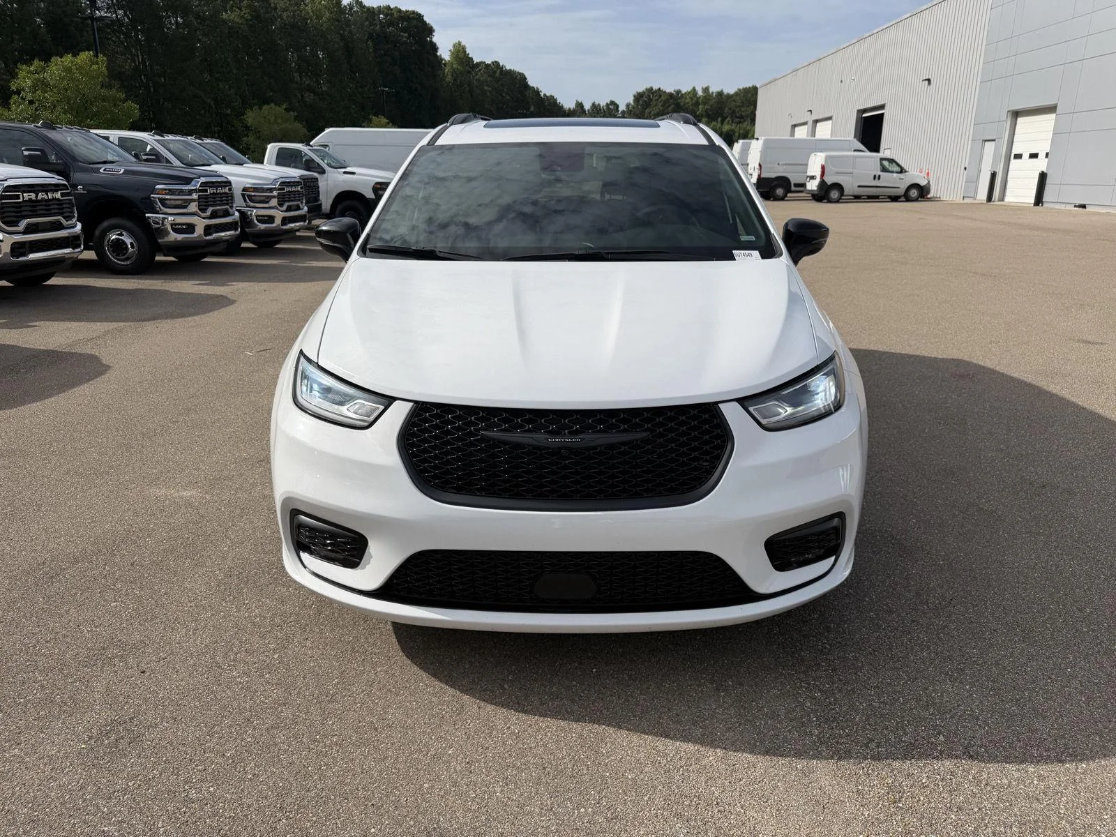 Used 2025 Bright White Clearcoat Chrysler Limited image 2