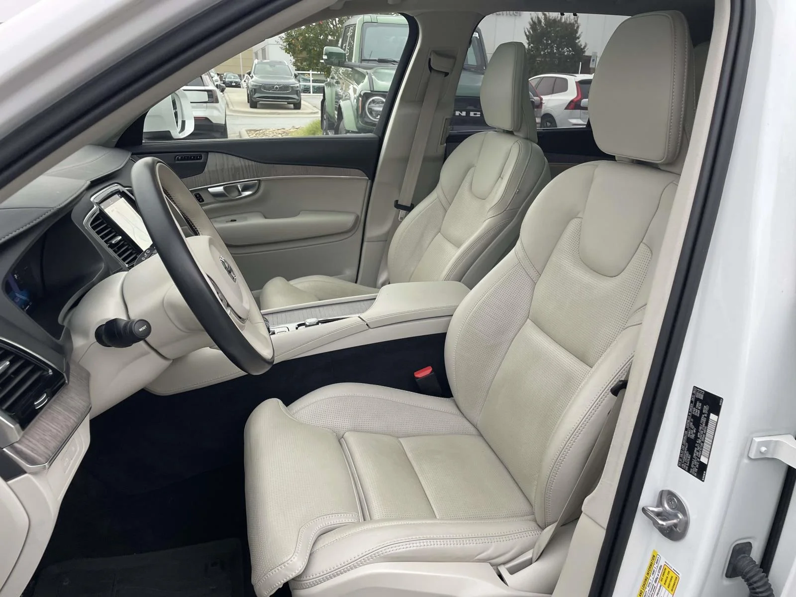 Used 2024 Crystal White Metallic Volvo Ultimate Bright Theme image 8