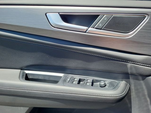 New 2026 Black Volkswagen 2.0T SE image 10