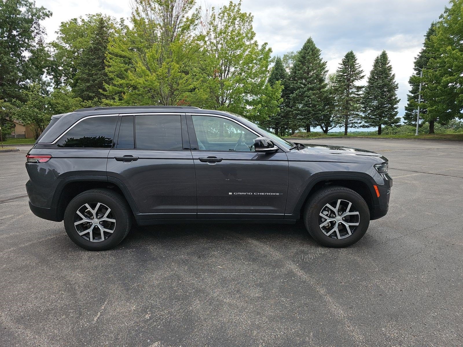 Certified Used 2025 Baltic Gray Metallic Clearcoat Jeep Limited image 6