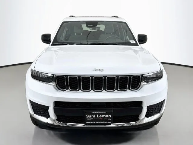 New 2027 White/off-white Jeep Laredo X image 2