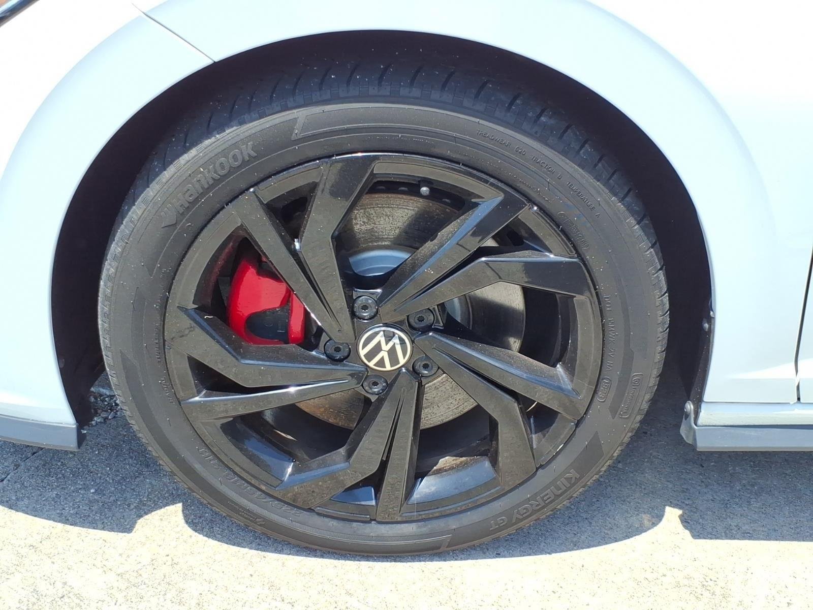 Used 2024 Pure White Volkswagen Autobahn image 4