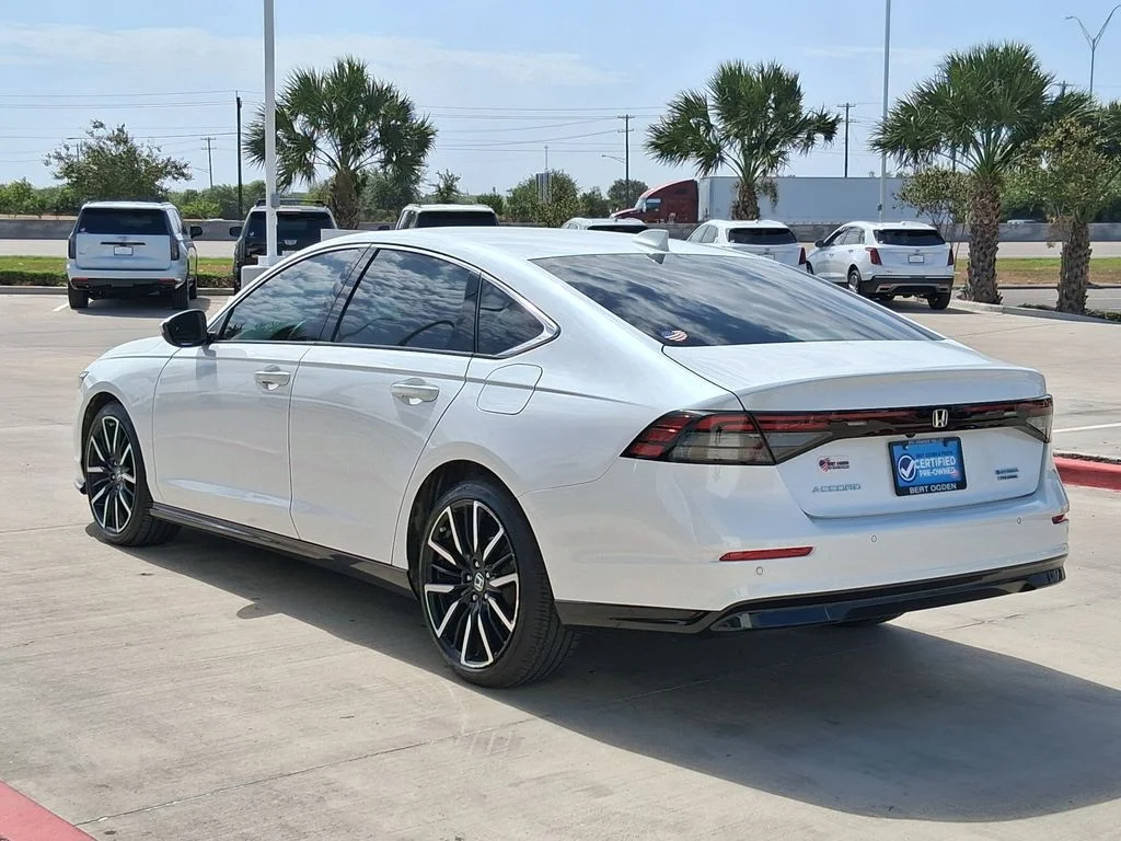 Used 2025 White Honda Touring image 4