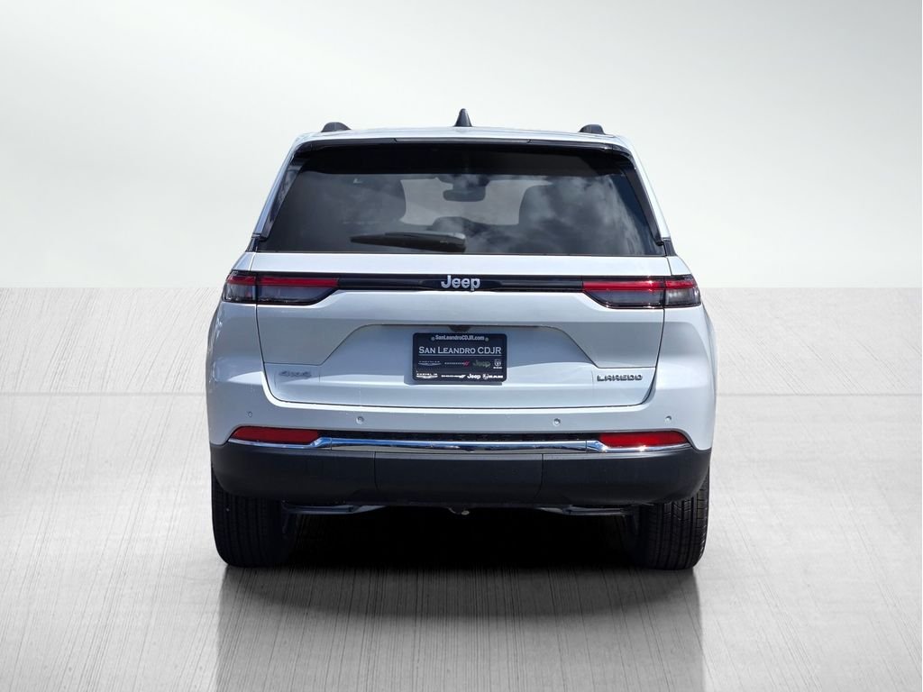 New 2026 Bright White Clear-Coat Exterior Paint Jeep Laredo image 5