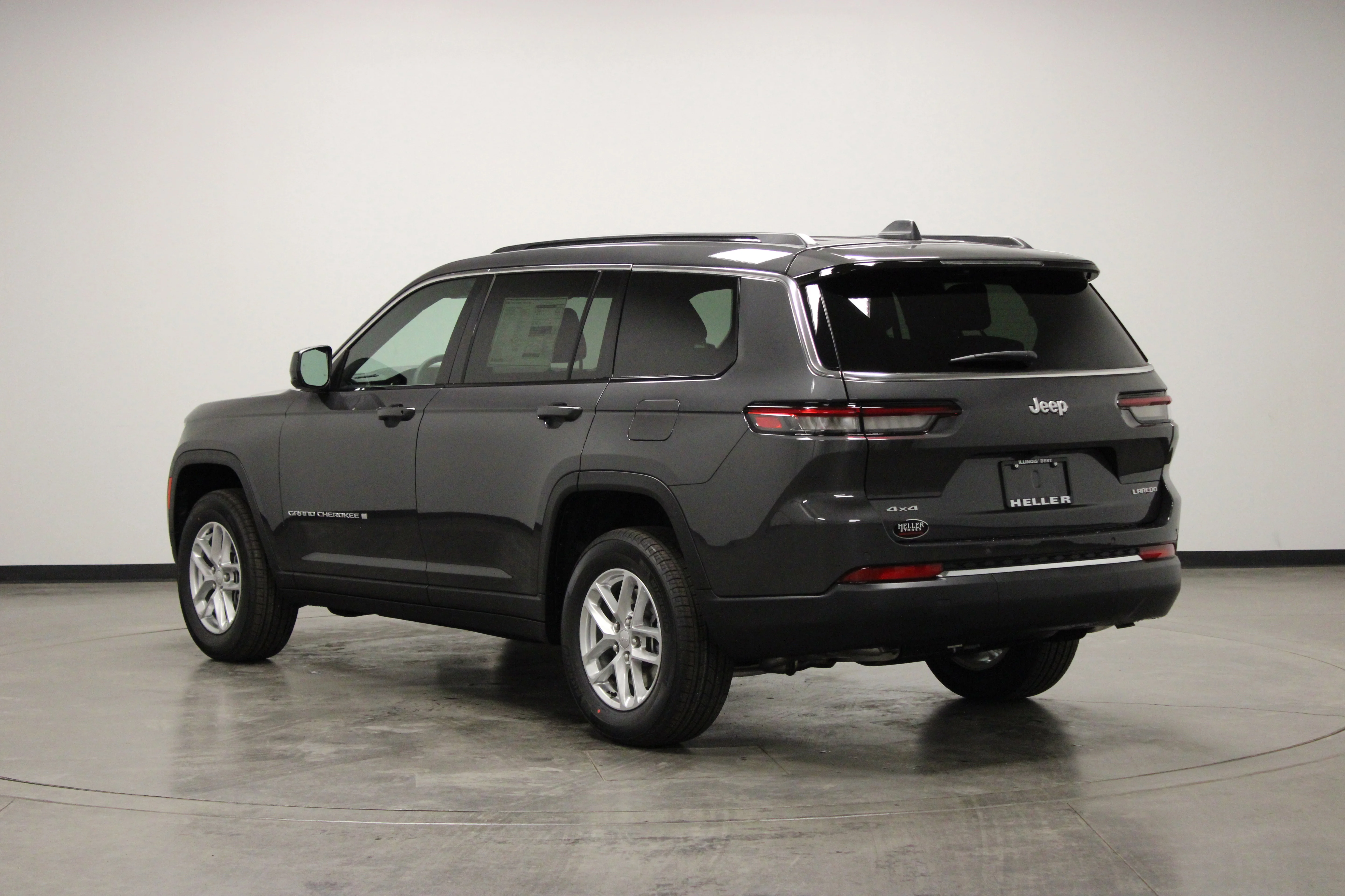 New 2026 Baltic Gray Metallic Clear-Coat Exterior Paint Jeep Laredo X image 6