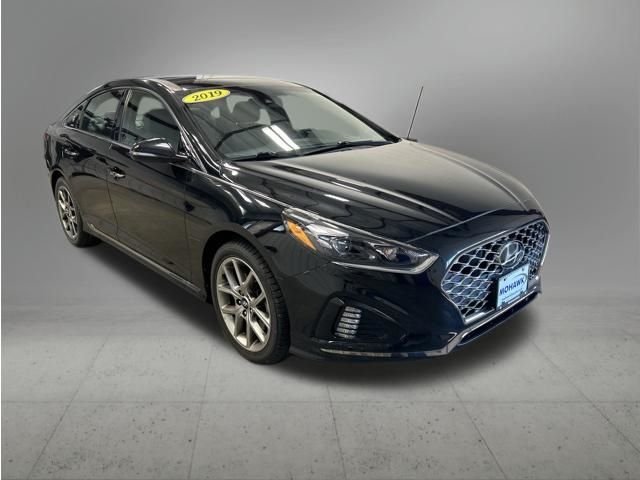 Used 2019 Phantom Black Hyundai Limited image 6