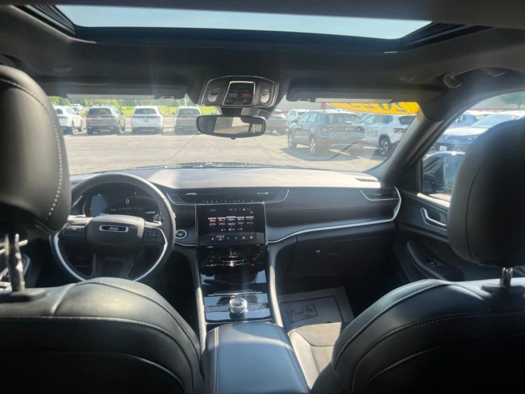 Used 2023 Black Jeep Altitude X image 27