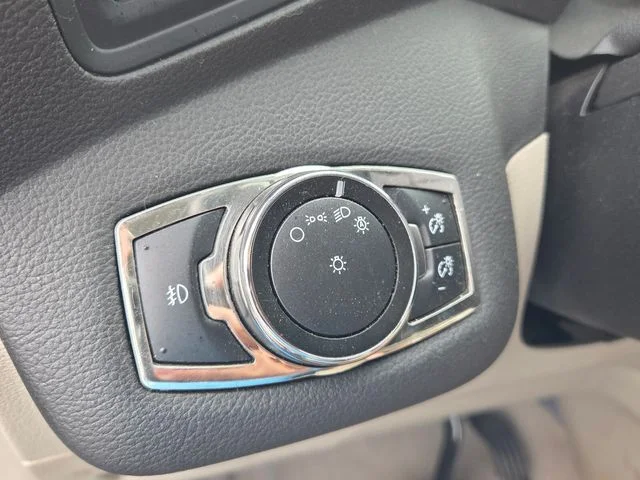 Used 2014 Blue Ford SE image 28
