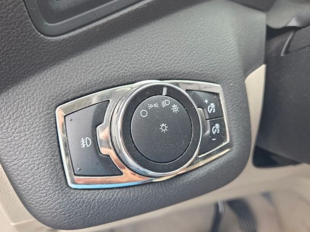 Used 2014 Blue Ford SE image 28