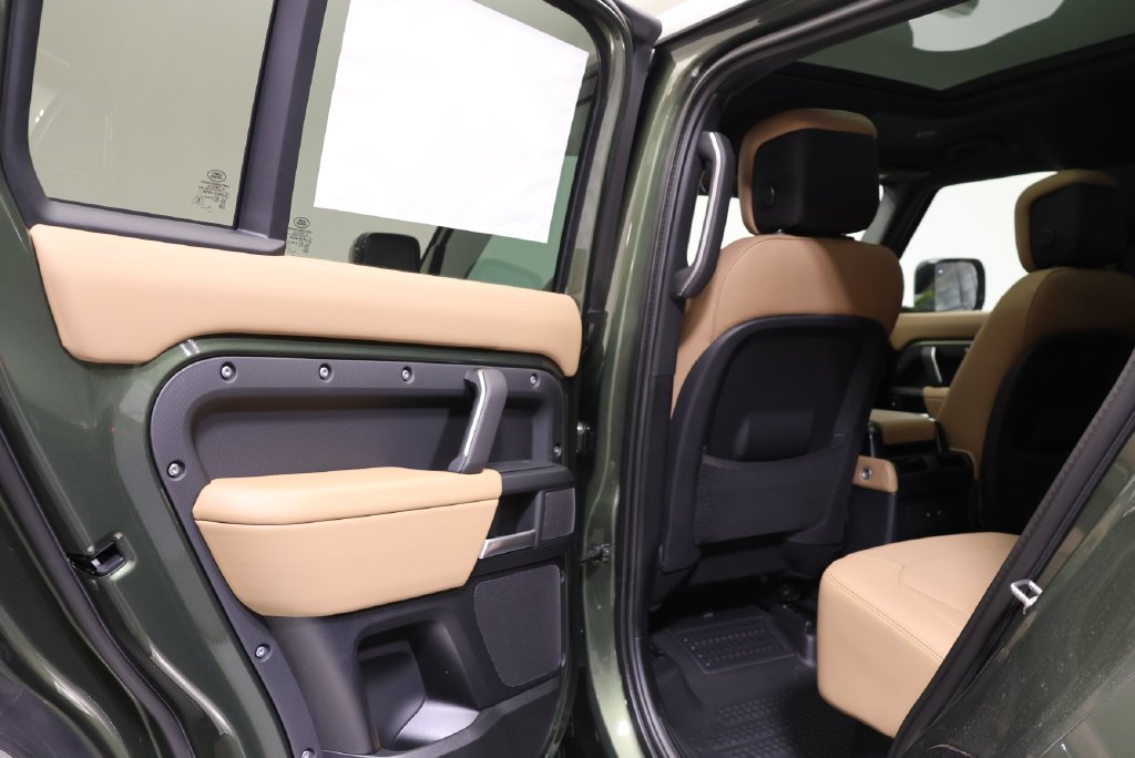 New 2026 Woolstone Green LAND ROVER X-Dynamic SE image 34