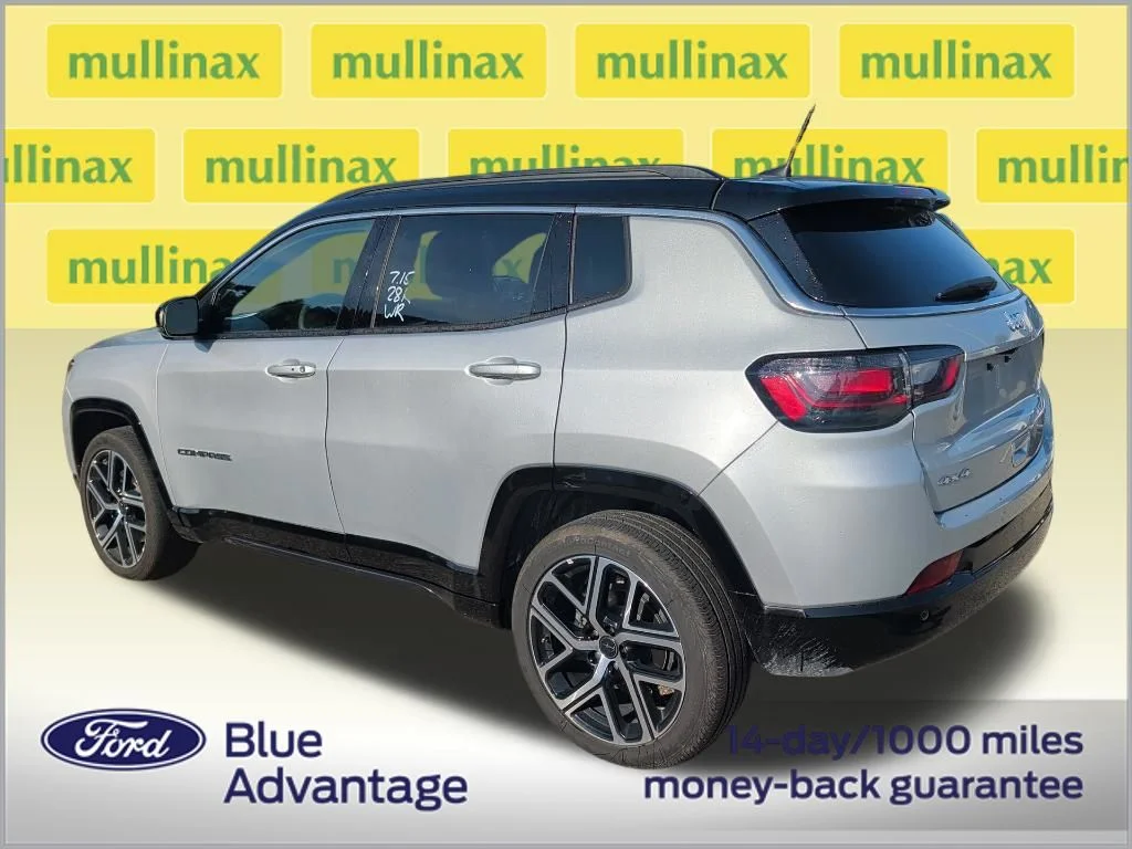 Used 2025 Silver Jeep Limited image 3