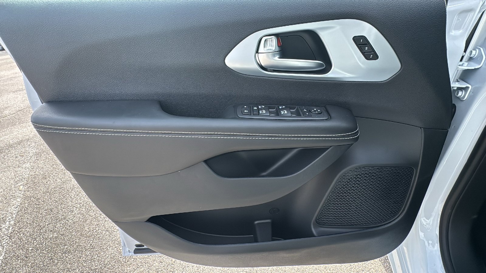 2026 Chrysler Pacifica Limited - Photo 12