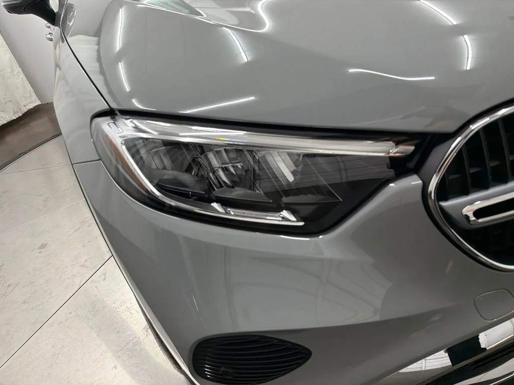 New 2027 White Mercedes-Benz GLC 300 image 10