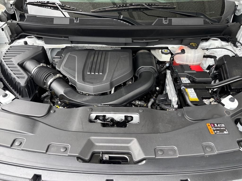 Used 2024 Summit White GMC Elevation image 29