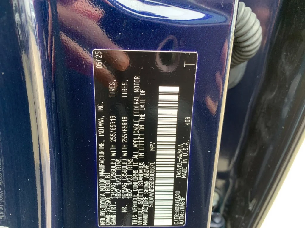 Used 2025  Toyota XLE image 40
