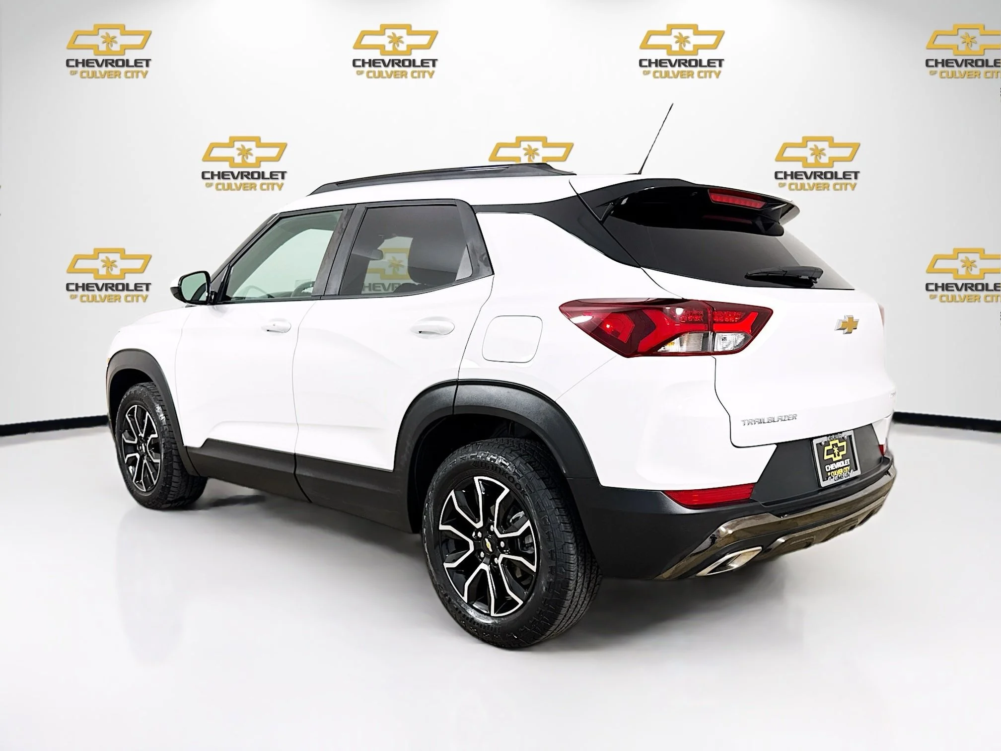 Used 2023 Summit White Chevrolet ACTIV image 6