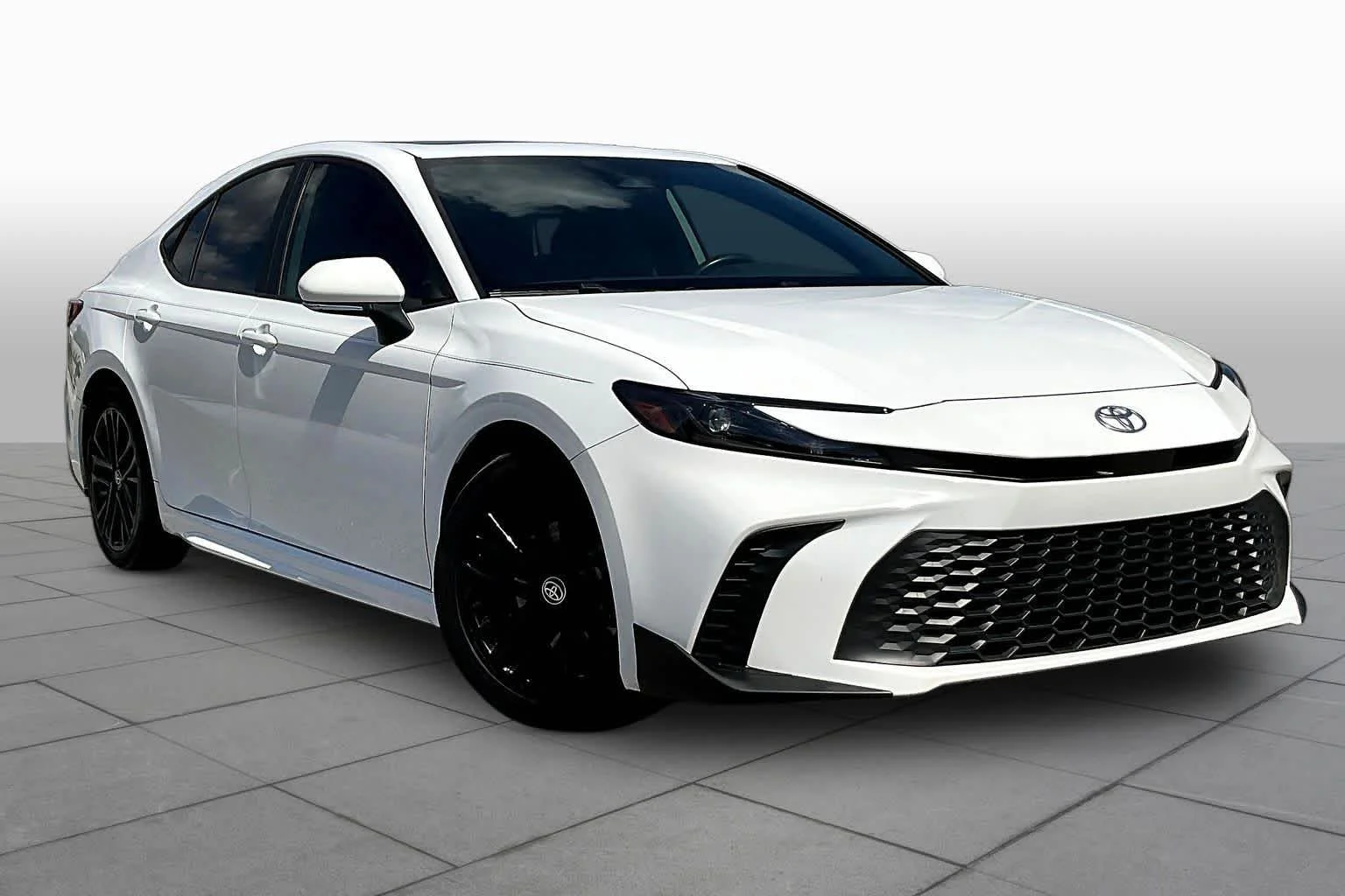 Used 2025 Ice Cap Toyota SE image 3