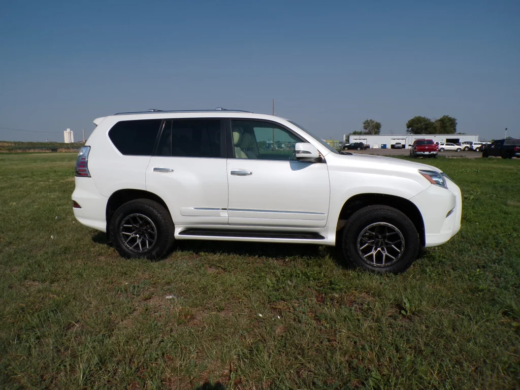 Used 2016 Starfire Pearl Lexus Base image 2