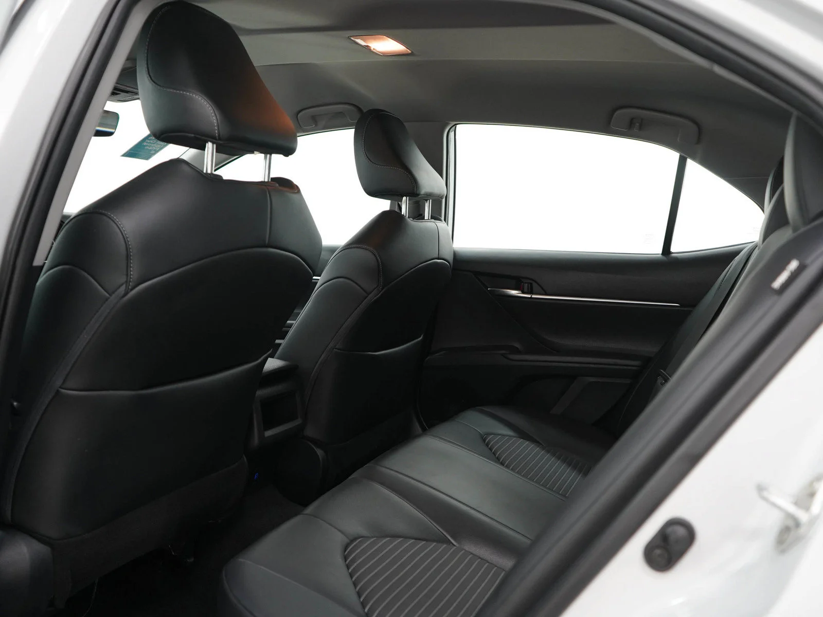 Used 2022  Toyota SE image 16