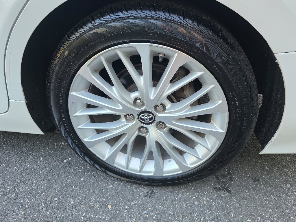 2018 Toyota Camry XLE - Photo 6