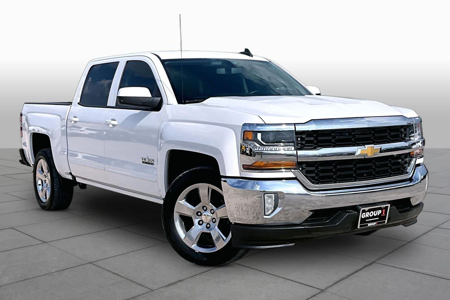 Used 2017 Summit White Chevrolet LT image 3
