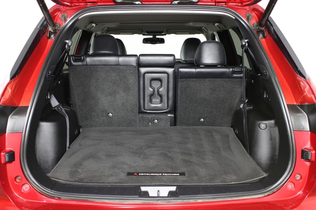 Used 2024 Red Mitsubishi SE image 7