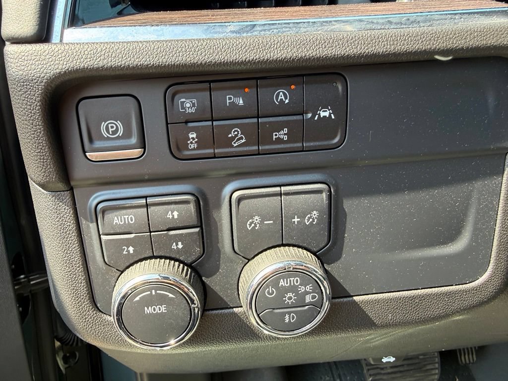 Used 2025 Cypress Gray Chevrolet Z71 image 10