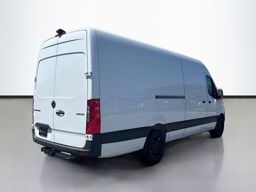 New 2026  Mercedes-Benz Cargo 170 WB image 3