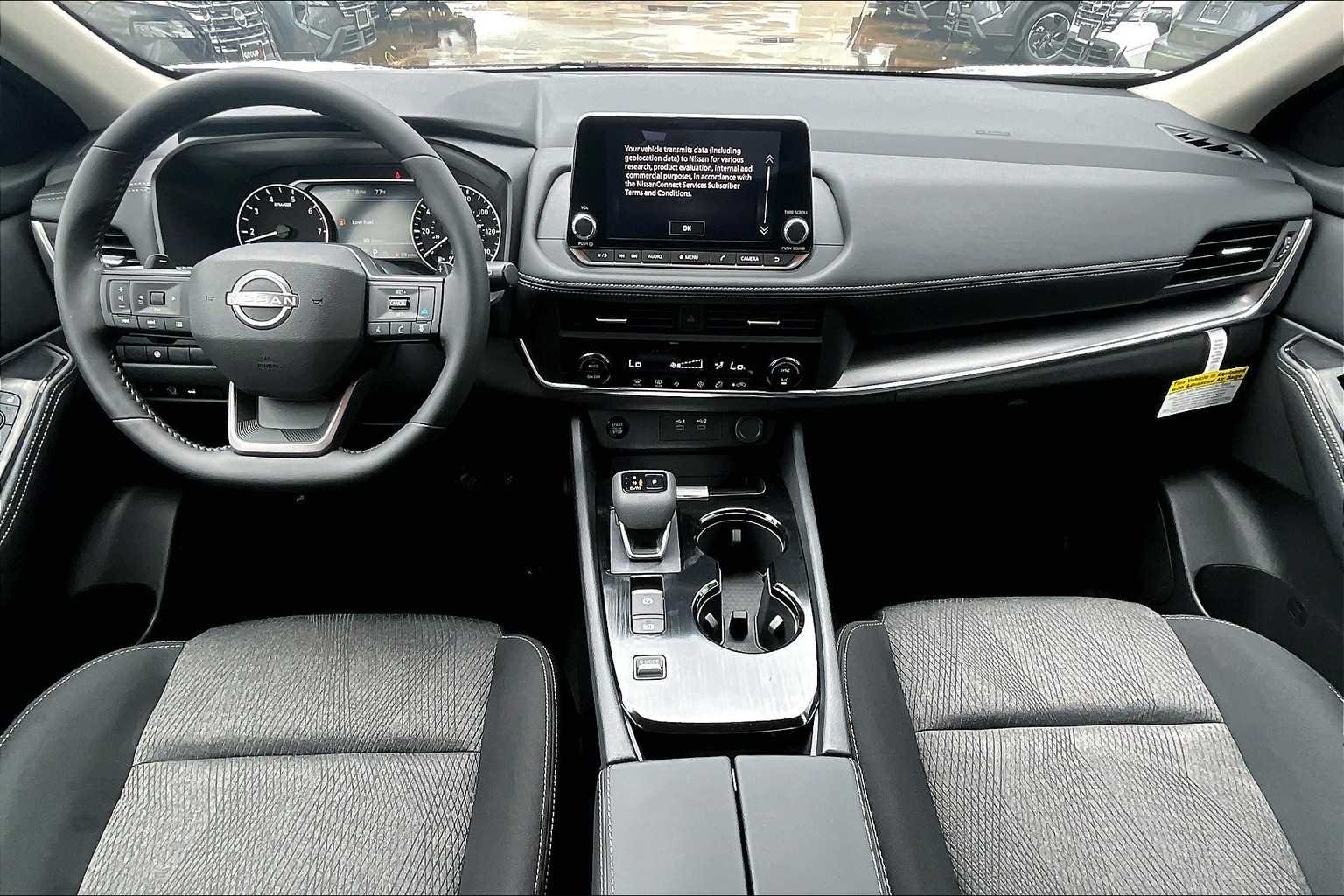 Used 2025 Everest White Pearl Nissan SV image 5