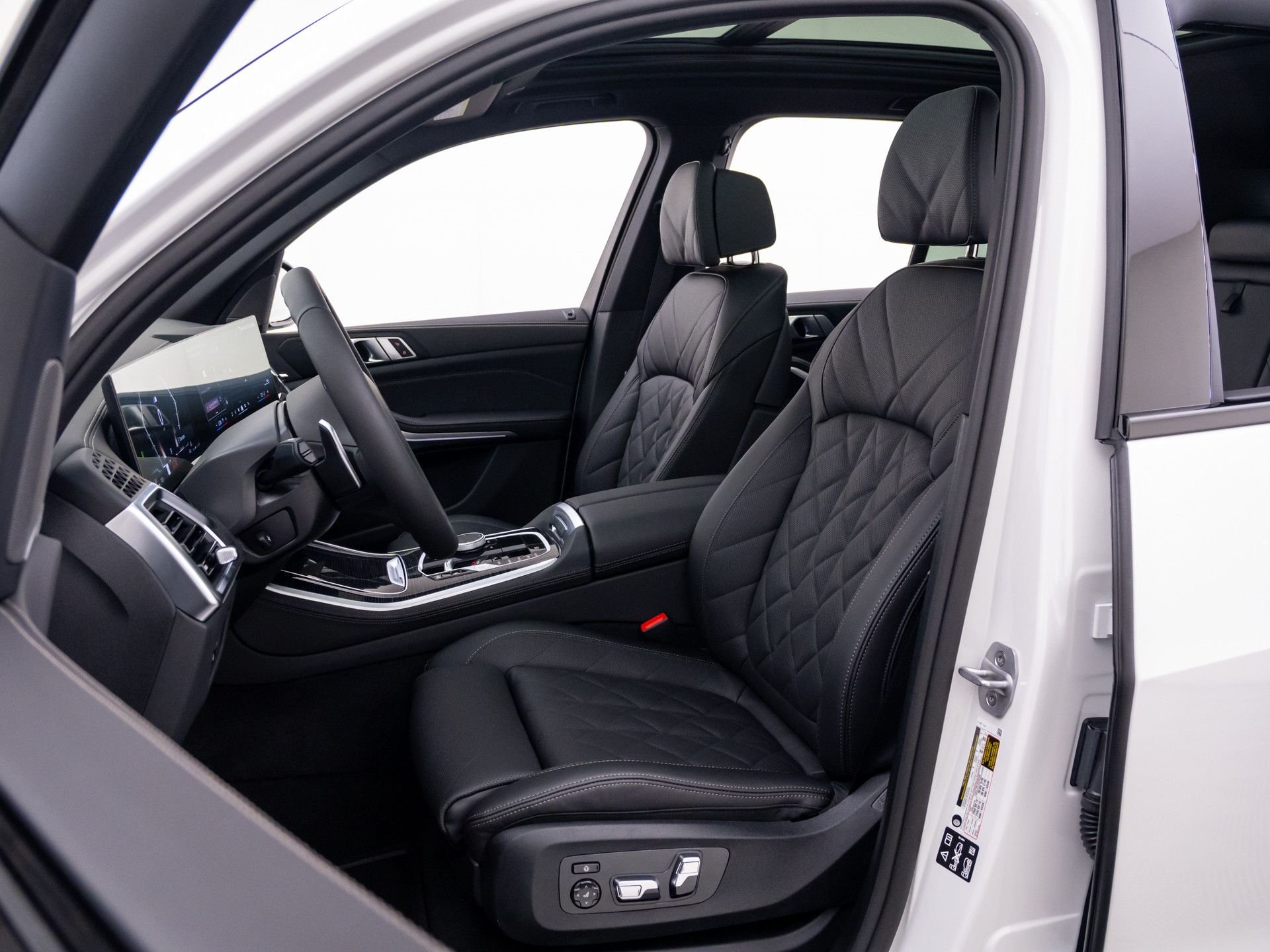 New 2026 Mineral White Metallic BMW xDrive40i image 17