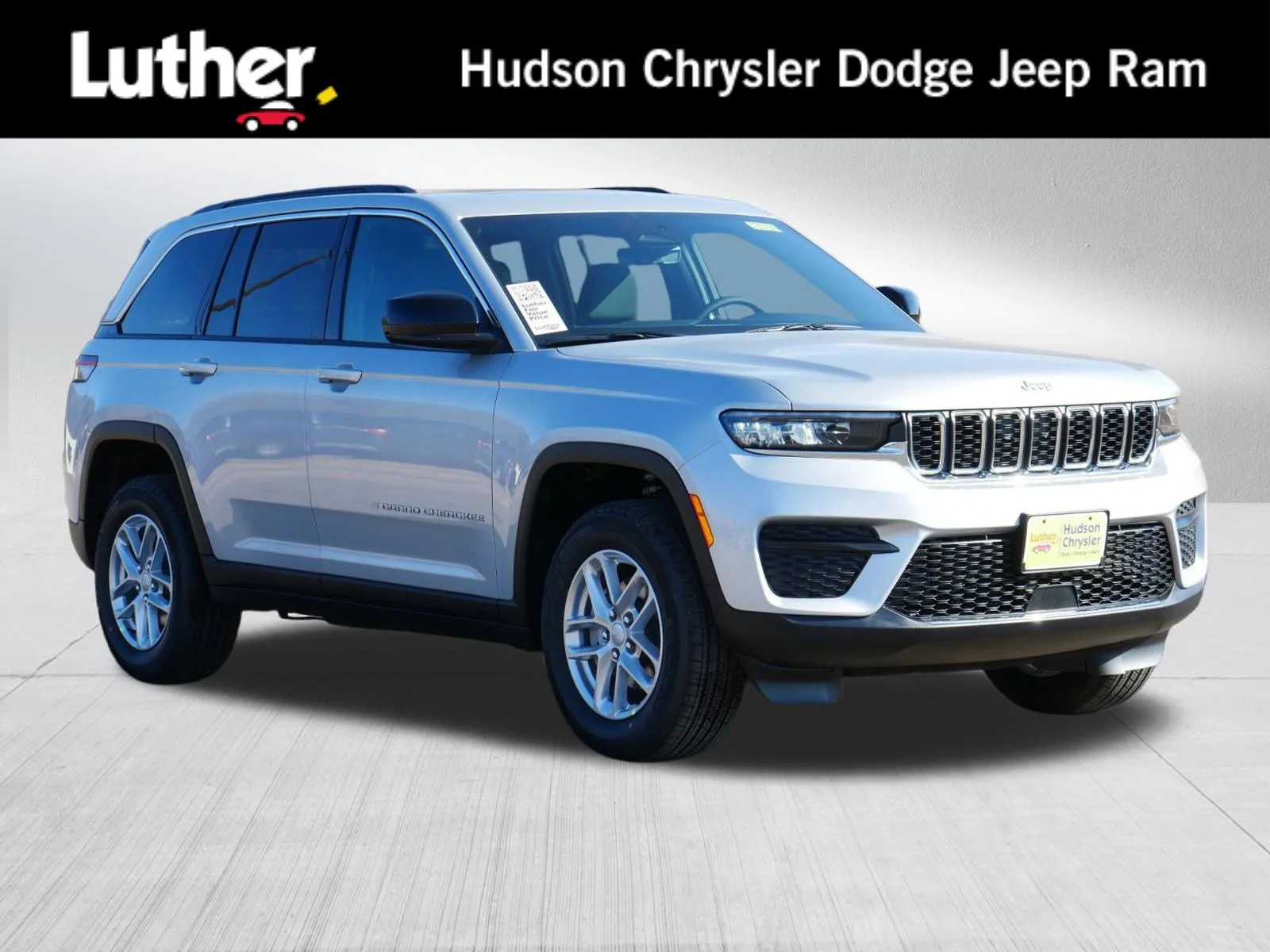 New 2026 Silver Zynith Exterior Paint Jeep Laredo X image 1