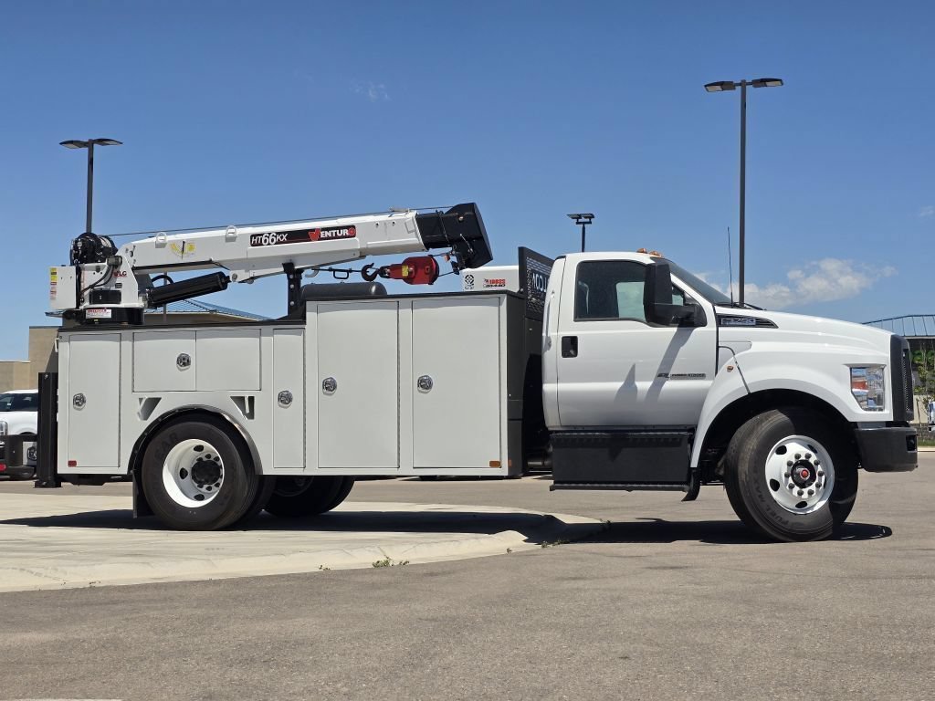 New 2025 Oxford White Ford Base image 12