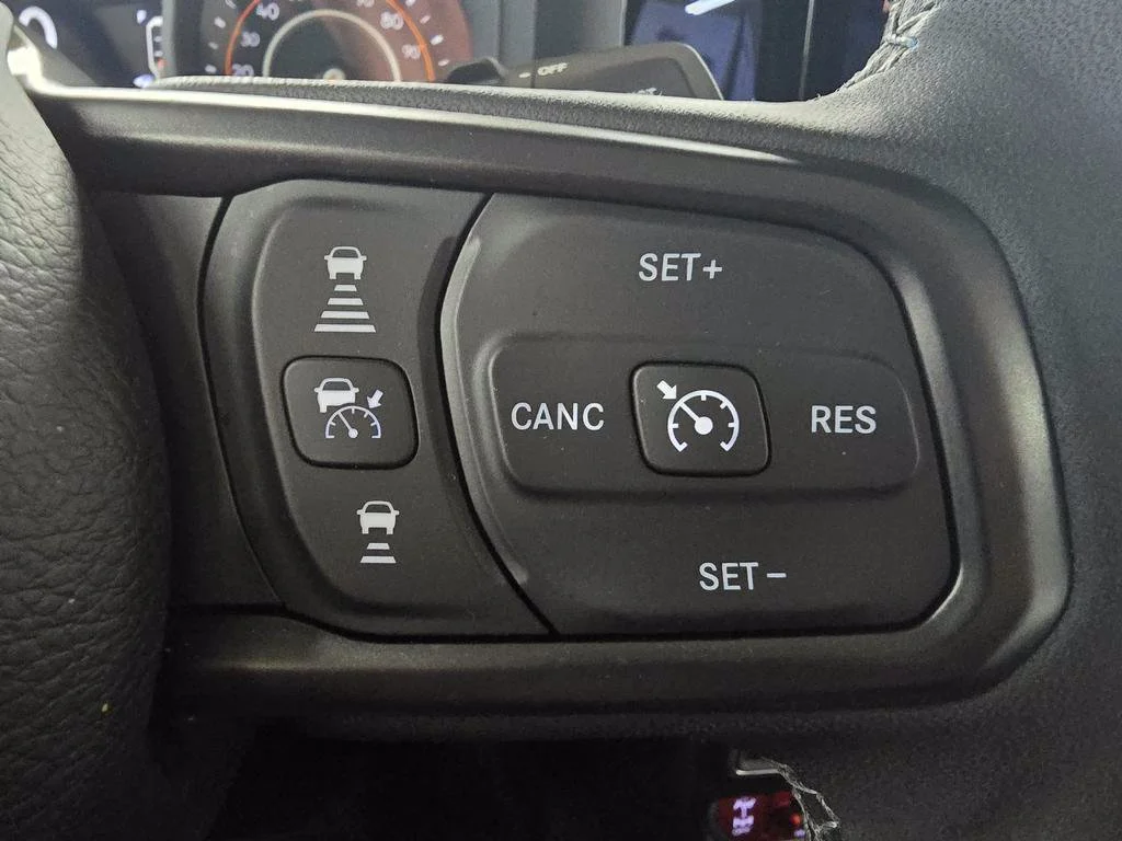 Used 2025 Granite Crystal Clearcoat Metallic Jeep Rubicon image 22