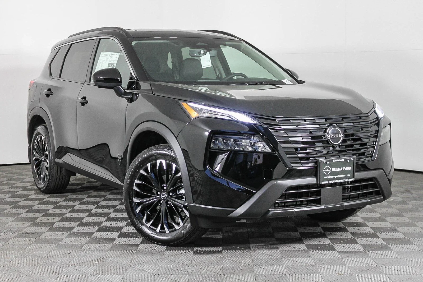 2026 Nissan Rogue Dark Armor's photo