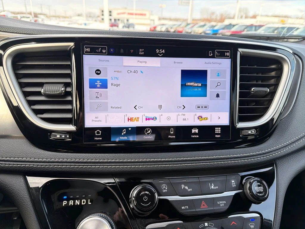 2026 Chrysler Pacifica Select - Photo 18