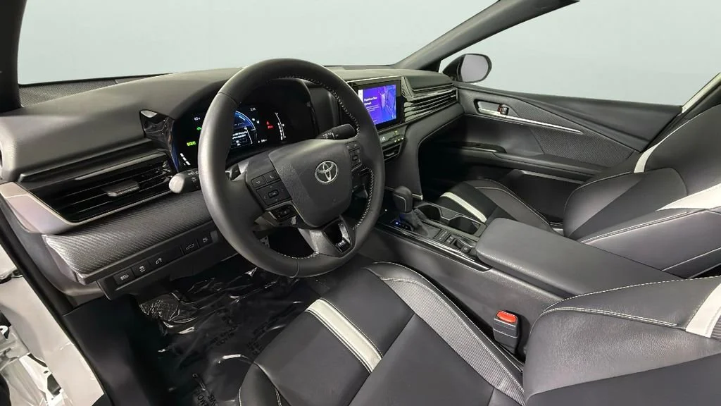 Used 2025 White Toyota SE image 18