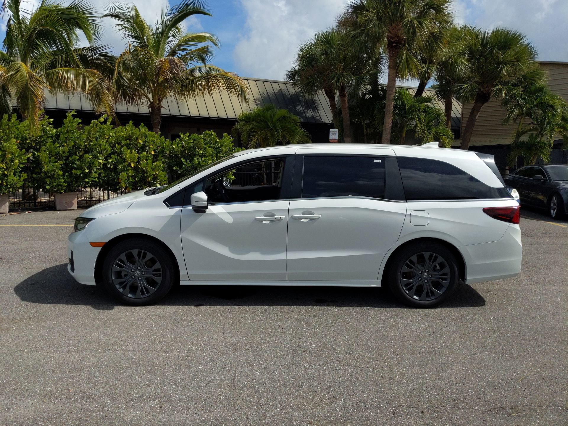 New 2026 Platinum White Pearl Honda Touring image 9