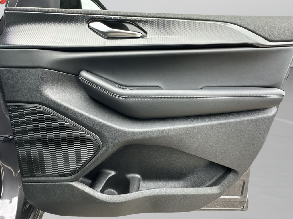 New 2025 Baltic Gray Metallic Clear-Coat Exterior Paint Jeep Altitude X image 24