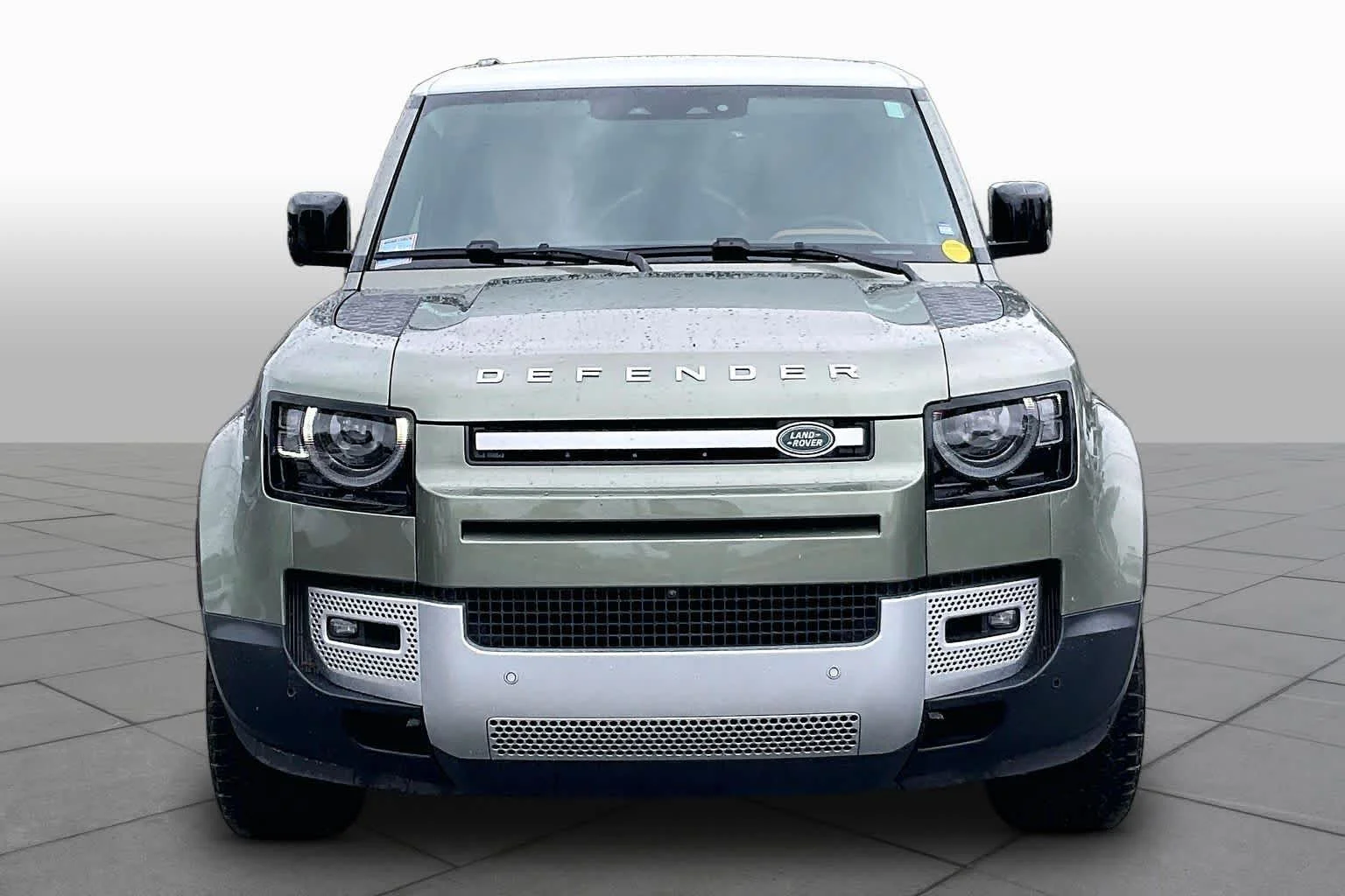 Used 2023 Pangea Green Metallic Land Rover SE image 3