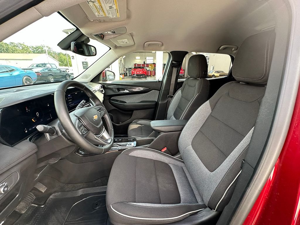 Used 2025 Red Chevrolet LT image 3