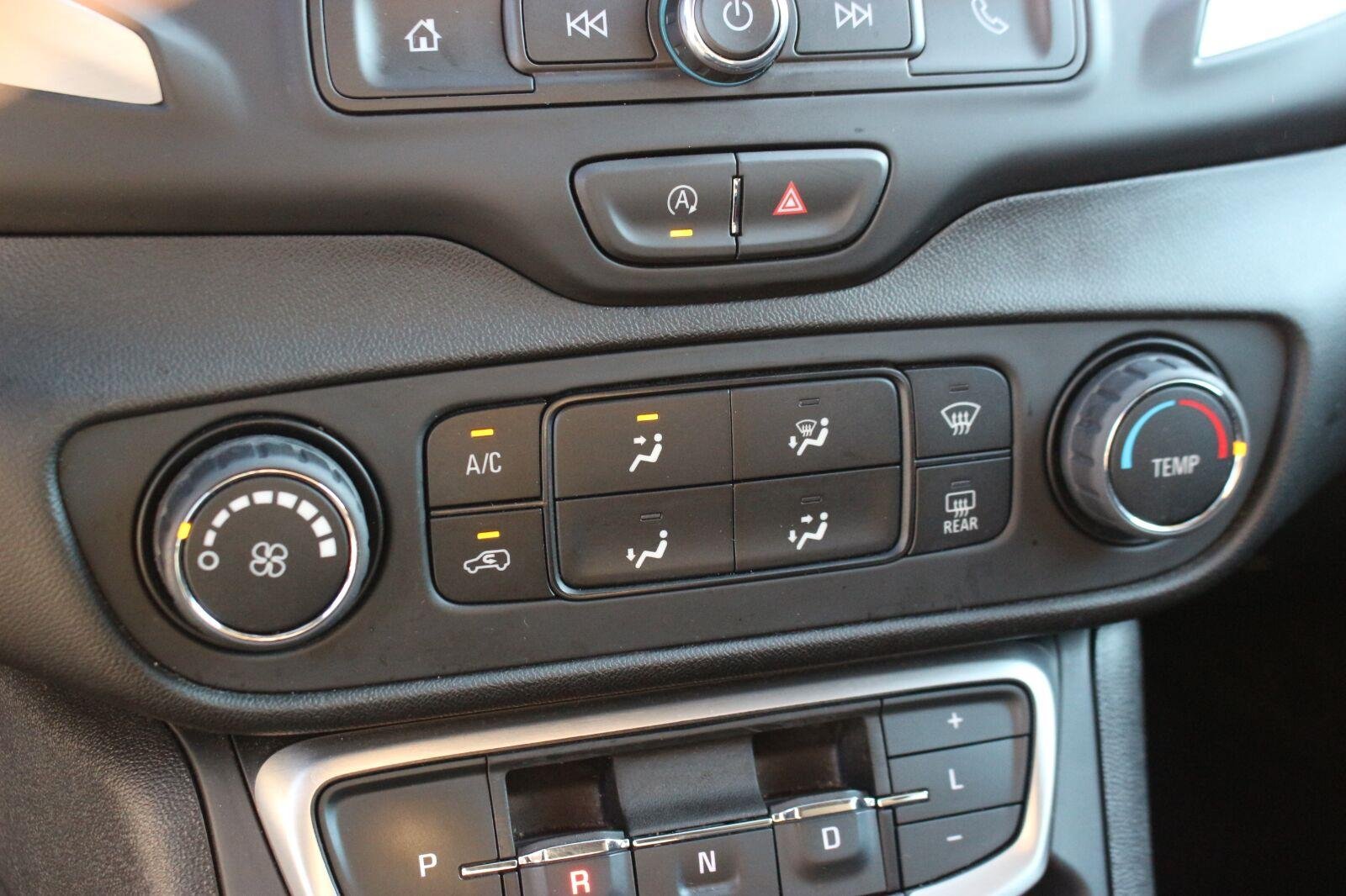 Used 2024 Sterling Metallic GMC SLE image 28