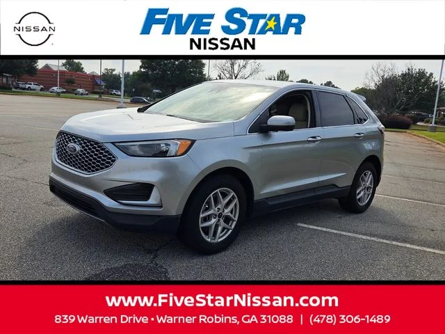 Used 2023 Silver Ford SEL image 3