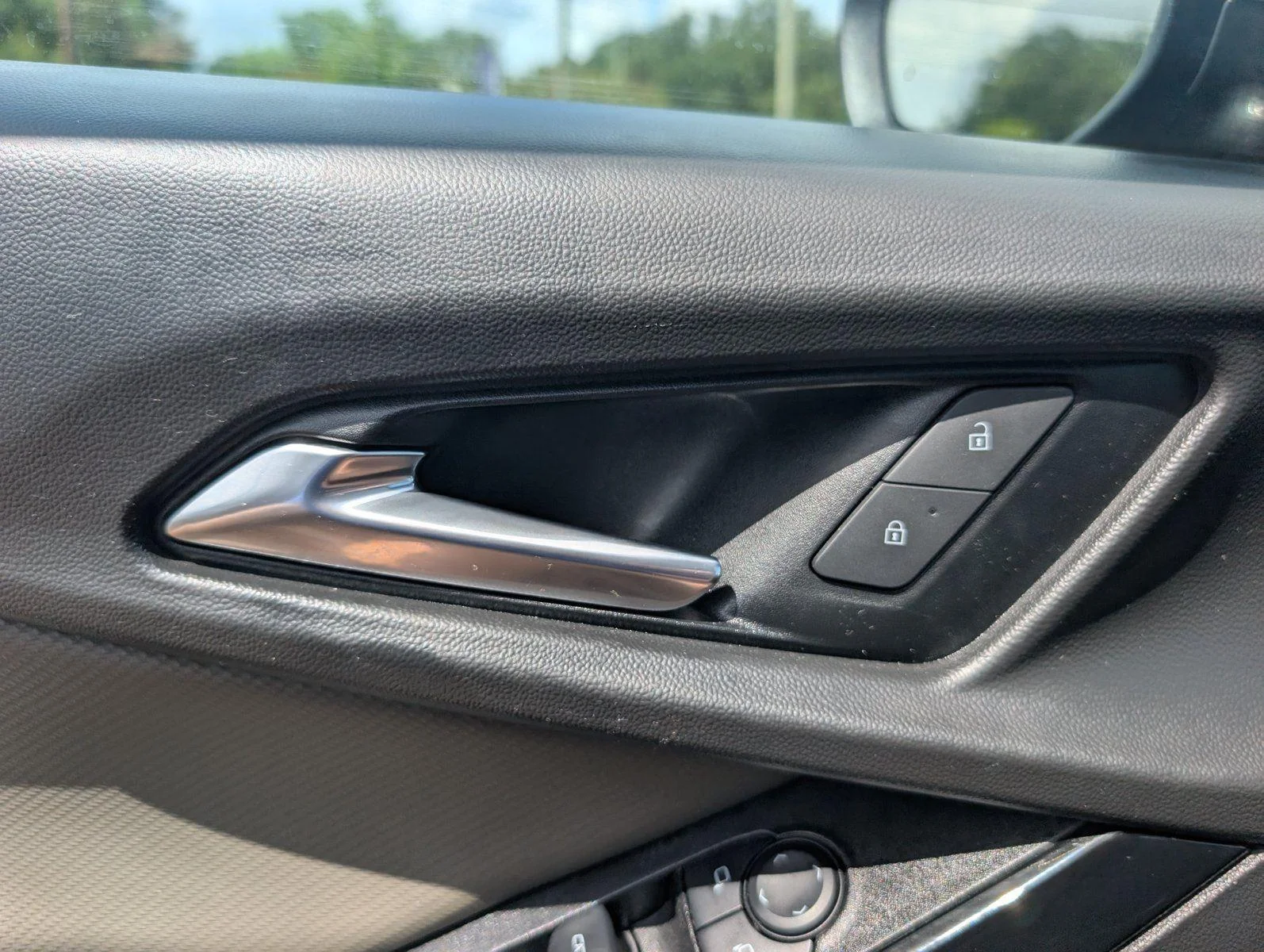 Used 2025 Lakeshore Blue Metallic Chevrolet LT image 30