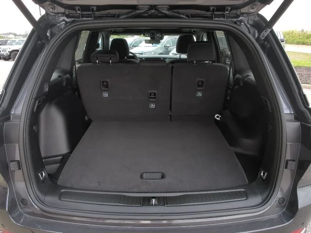 New 2026 Baltic Gray Metallic Clear-Coat Exterior Paint Jeep Laredo X image 12